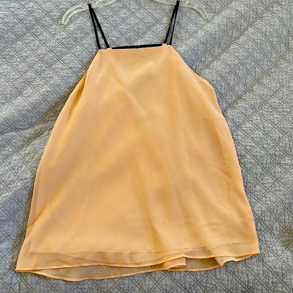 Fully lined swing top with black contrasting straps